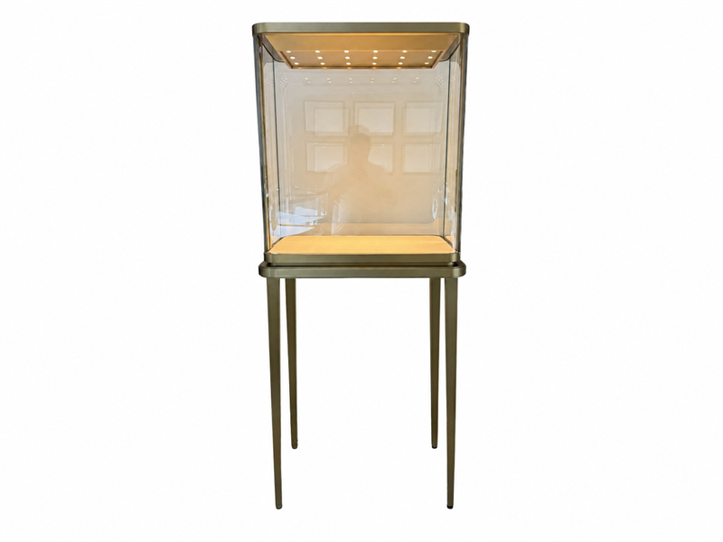Feature 04 · Integrated Lighting and RFID Lock